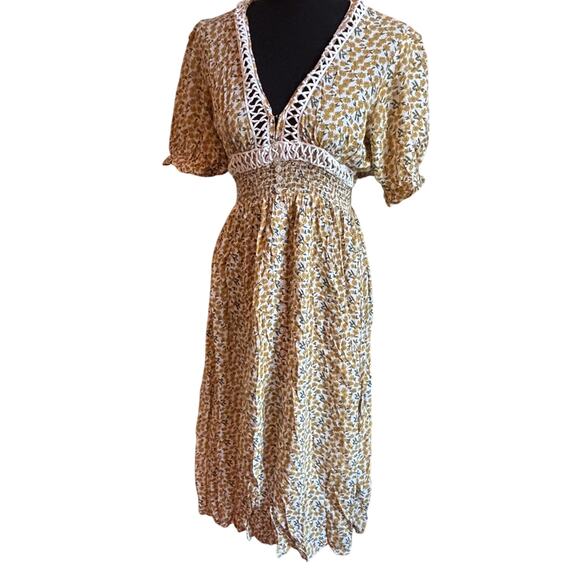 Elan Dress Women's Size S Yellow White Floral Plunge Neck Short Sleeve Smocking - Picture 1 of 12